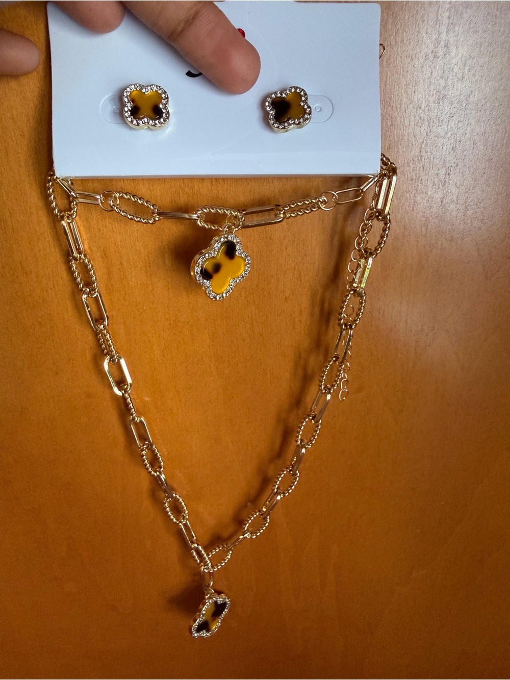 Gold-Tone Yellow Tortoiseshell Clover Pendant Necklace bracelet and Stud Earring